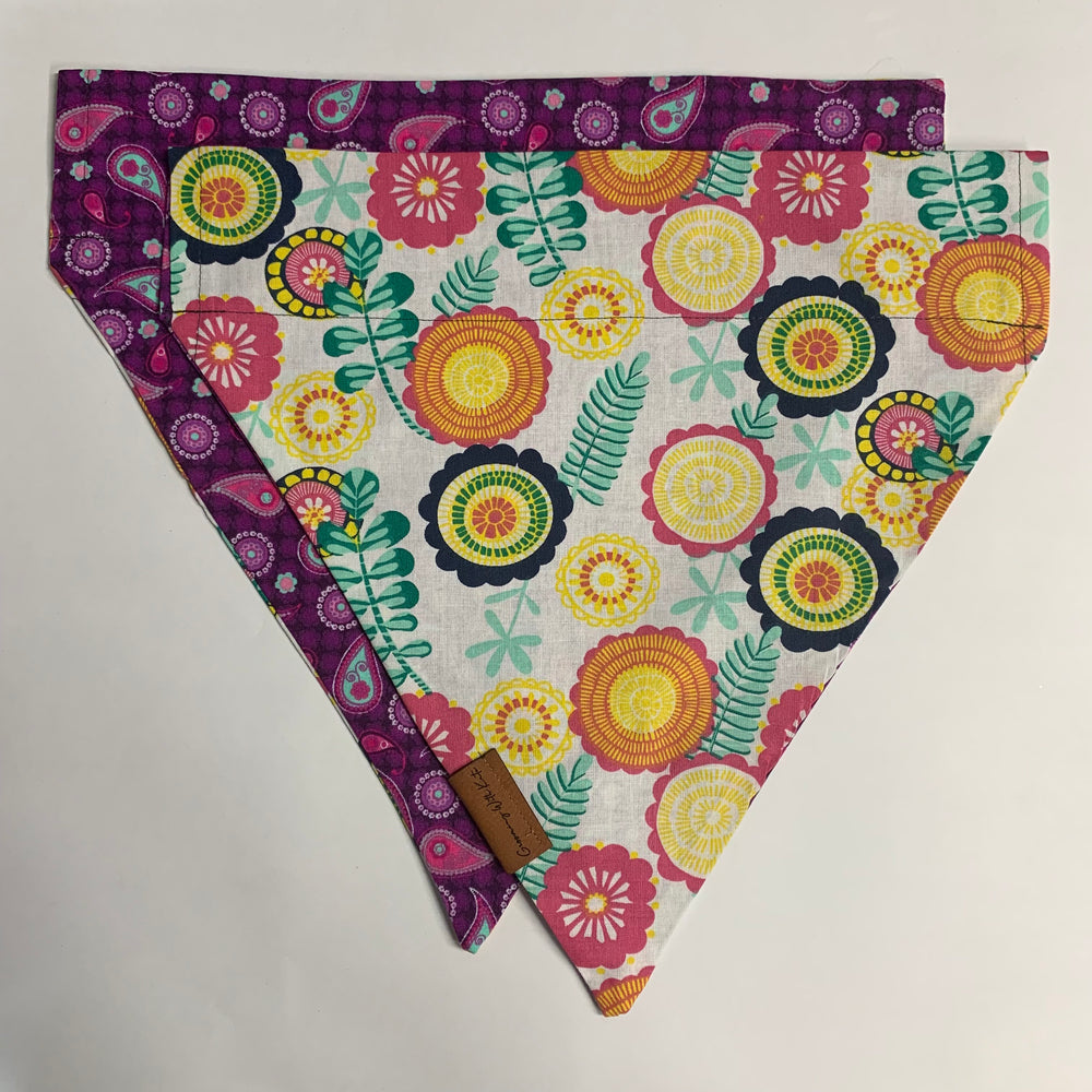 
            
                Load image into Gallery viewer, Floral Paisley Bandana
            
        